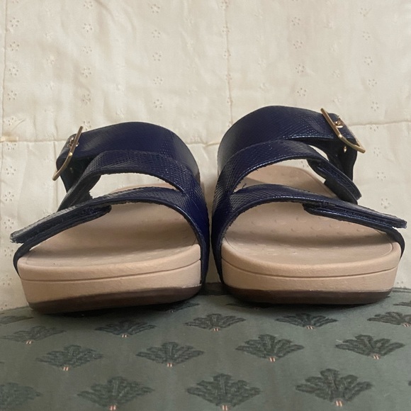 Vionic Rio Lizard navy blue slip on sandal. - Picture 7 of 12
